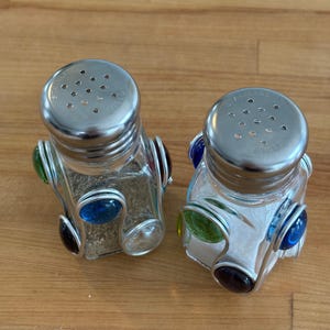 Handcrafted Wire Wrapped Salt and Pepper Shakers with Marble Accents, Beaded Salt and Pepper Shaker Set, Spice Shaker, Kitchen Gadget image 8