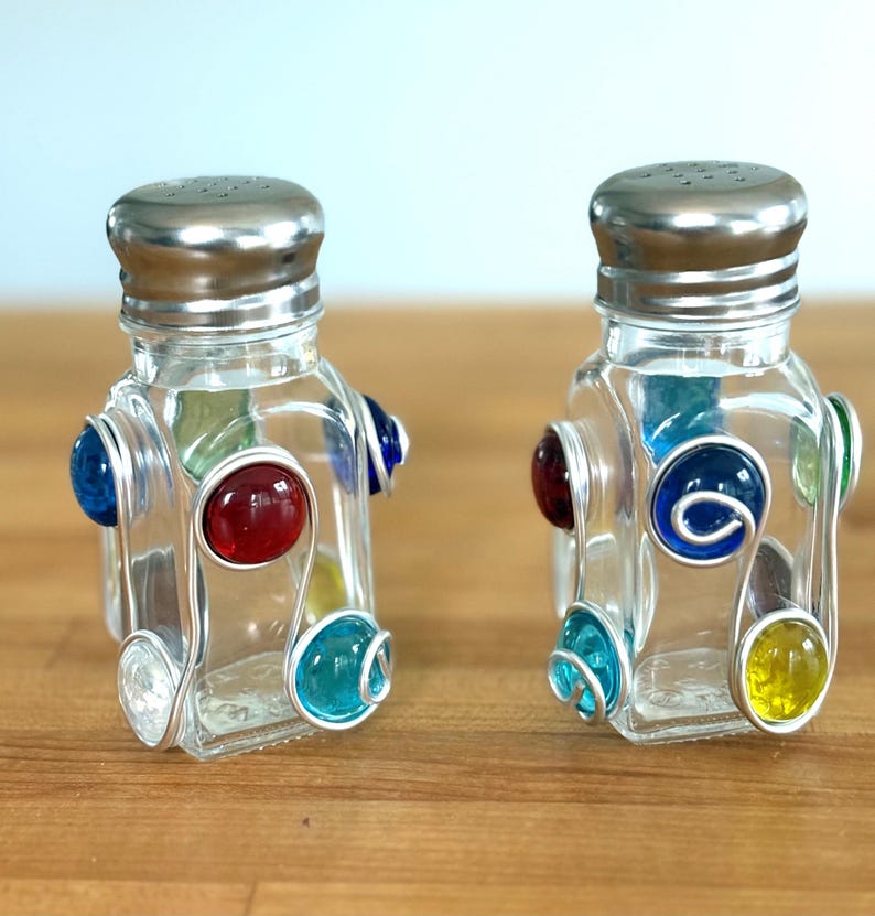 Handcrafted Wire Wrapped Salt and Pepper Shakers with Marble Accents, Beaded Salt and Pepper Shaker Set, Spice Shaker, Kitchen Gadget image 9