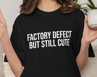 Defecto de fábrica pero aún así linda, Camiseta de Enfermedad Crónica, Camiseta de Concientización sobre el Síndrome de Ehlers-Danlos, Camiseta Divertida para Personas con Enfermedades Crónicas, Camiseta de Enfermedad Invisible, Regalo de Cebra