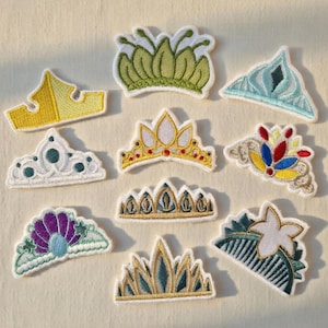 Aplique bordado de coroa das Princesas da Disney, contos de fadas como Bela, Cinderela, Rapunzel, a Pequena Sereia e Tiana, aplique termocolante, aplique de coroa fofo para meninas, presente para ela.