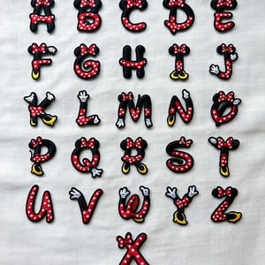 Patch bordado personalizado com a letra da Minnie Mouse da Disney, aplique termocolante em jaquetas, bonés, bolsas e outros itens com o alfabeto da Minnie e seus amigos da Disneyland. Presente personalizado com nome.