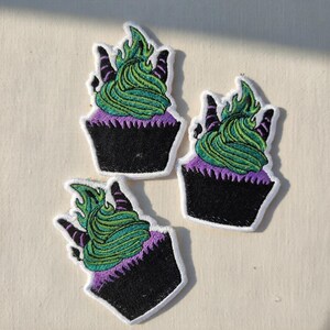 Naszywka haftowana z babeczkami złoczyńców Disneya, naszywka z owocami Zła Królowa Ursula, naszywka z motywem Mrocznej Królowej, prezent dla miłośnika jedzenia Disneya zdjęcie 3
