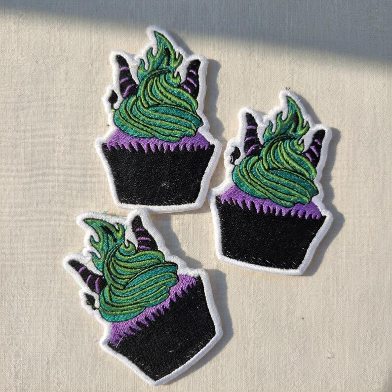 Naszywka haftowana z babeczkami złoczyńców Disneya, naszywka z owocami Zła Królowa Ursula, naszywka z motywem Mrocznej Królowej, prezent dla miłośnika jedzenia Disneya zdjęcie 3