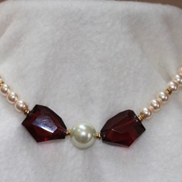 Shimmering Garnet Quartz and Swarovski Pearls Necklace