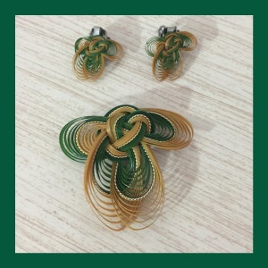 Mid Century Green And Gold Hand-Woven Intricate Matching Earrings And Brooch Set ~ Very Unique