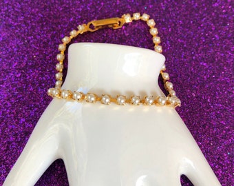 Details about   Vintage Avon Pearlesque Twist Goldtone Necklace & Pearl Earring Set NEW 