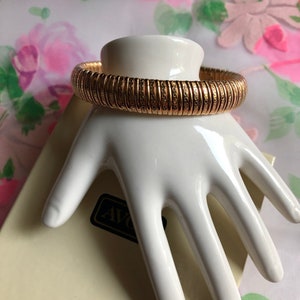 Never Worn Very Pretty Vintage AVON Goldtone Expandable Ribbed Bracelet In A Size Large ~  In The Original Box  ~ 1985 ~ FREE Shipping!