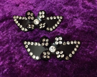 Fabulous Pair Of Vintage Art Deco Style Black lucite And Sparkling Rhinestone Shoe Clips