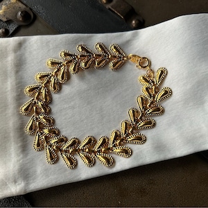 Vintage New In The Box Avon Gold Gilded Links Bracelet In A Size Large ~ Designer Signed Never Worn Vintage Gold Bracelet ~  FREE Shipping!