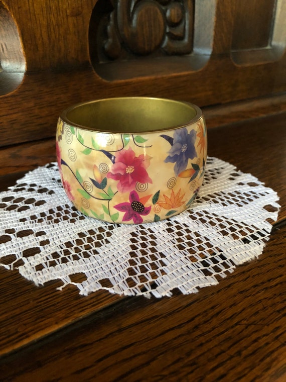 Vintage Wide BOHO Floral Lucite Bangle Bracelet W… - image 1