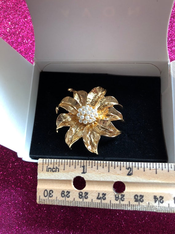 Vintage Never Worn Avon Floral Pearlesque Pin/Bro… - image 6