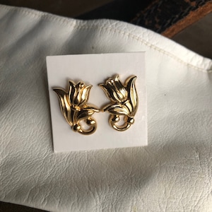 Pretty Vintage Avon Goldtone Spring Tulip Pierced Earrings With Surgicall Steel Posts ~ New In The Original Box Dated 1990 ~ FREE Shipping!