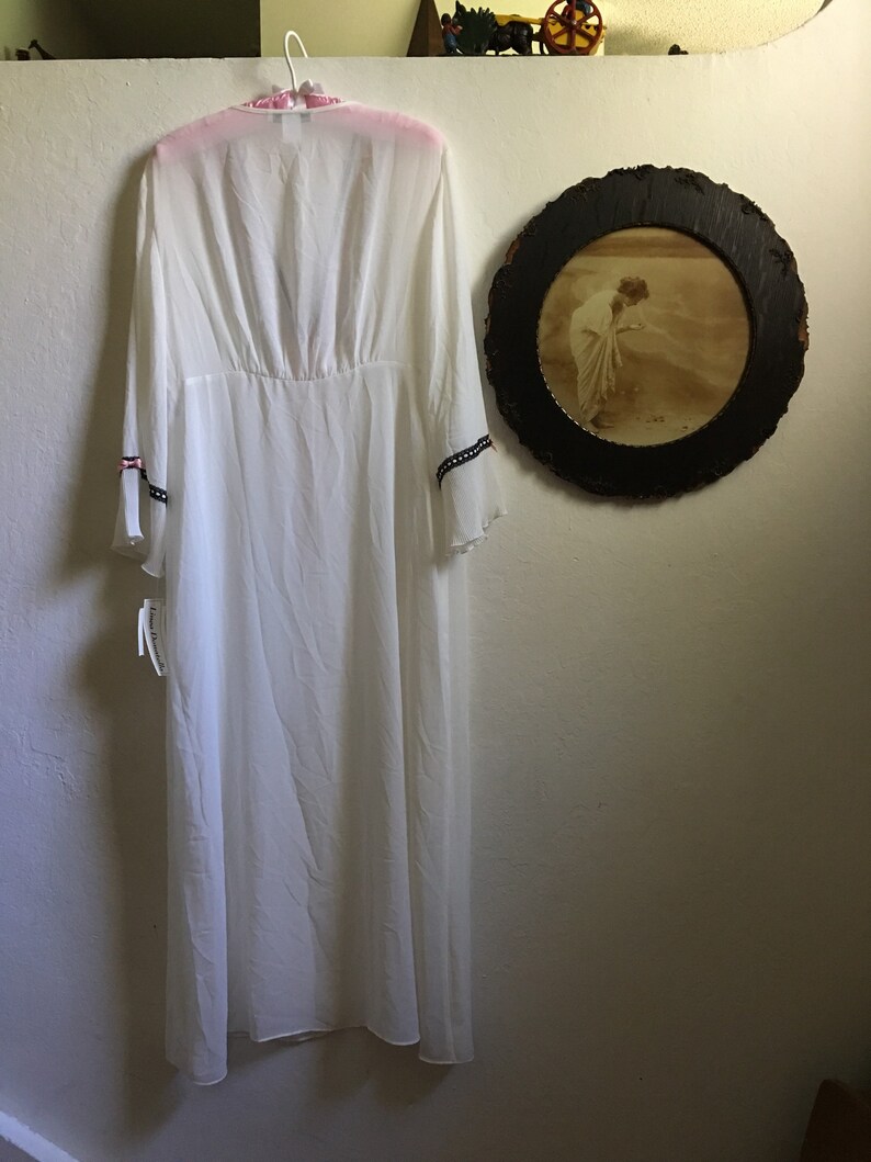 Never Worn Beautiful Vintage Sheer Bone White Linea Donatella Lingerie Robe Adorned With Black Lace And Pink Silky Ribbon ~ Tags Attached