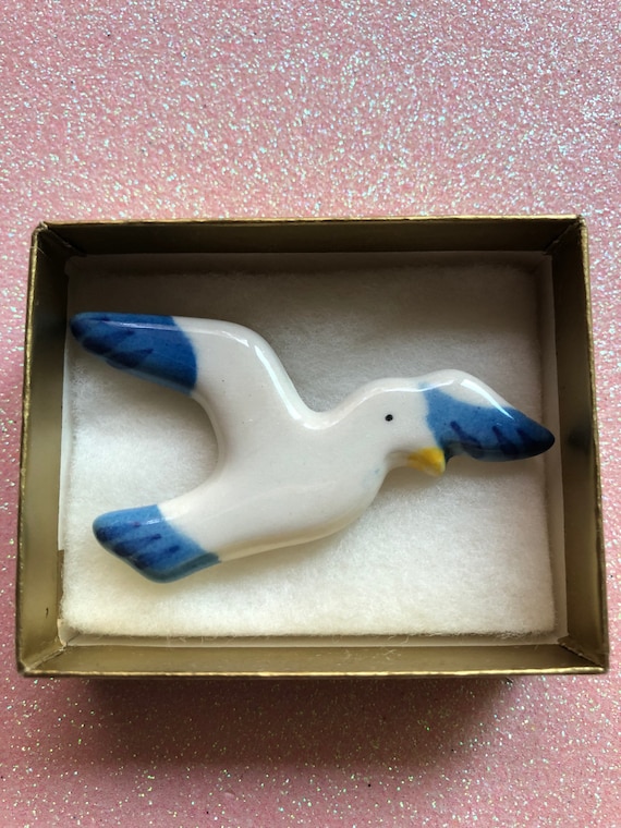 Vintage Avon Ceramic Take Flight Seagull Pin / Bro