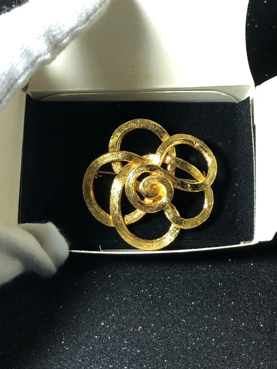 Vintage Never Worn Avon Goldtone Swirl Brooch In … - image 1