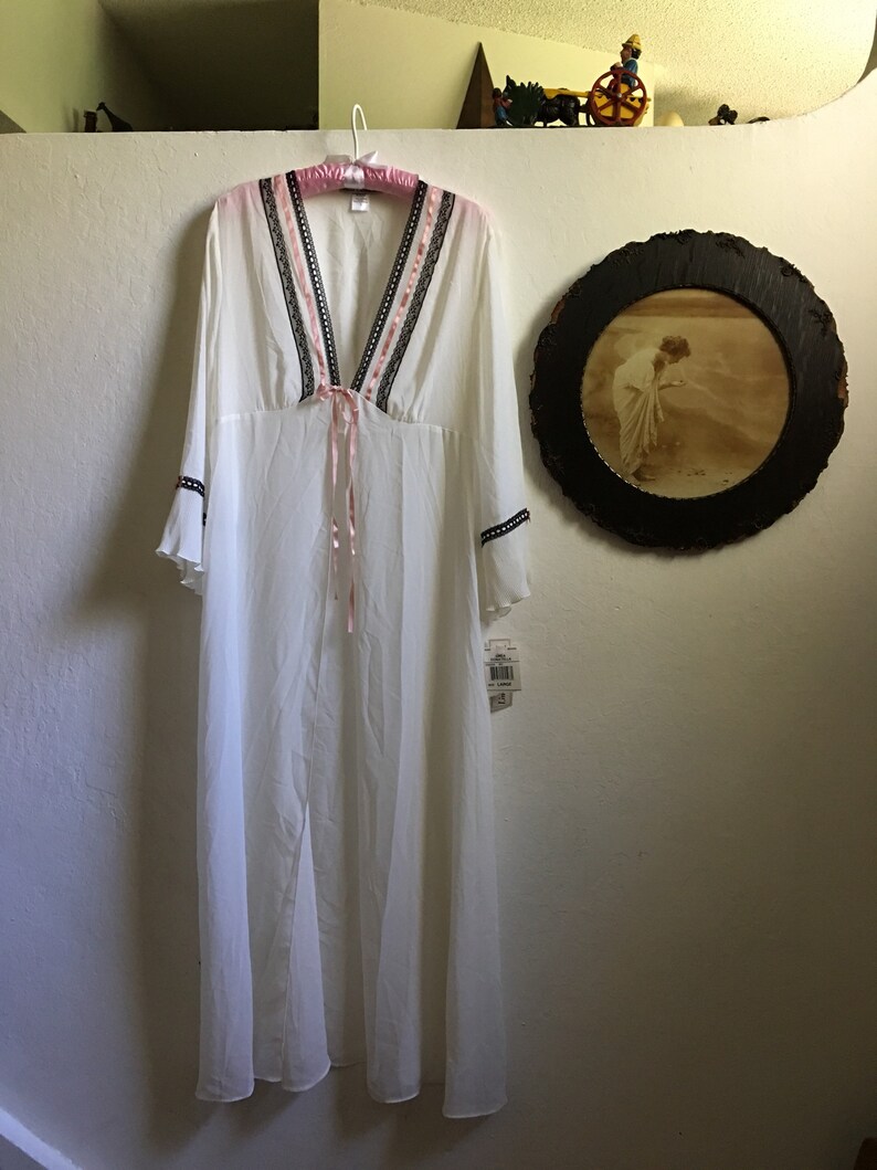 Never Worn Beautiful Vintage Sheer Bone White Linea Donatella Lingerie Robe Adorned With Black Lace And Pink Silky Ribbon ~ Tags Attached