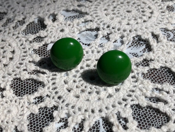 Vintage Pair Of Round Kelly Green Color Lucite Sc… - image 6