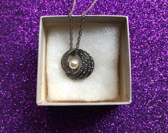 Pretty Never Worn Vintage AVON Eternal Twist Necklace ~  In The Original Box Dated 1989 ~ Perfect Condition ~ FREE Shipping!