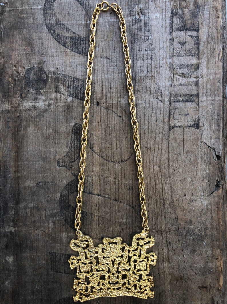 Unique Vintage Cut Shiny Gold Large Pendant Necklace