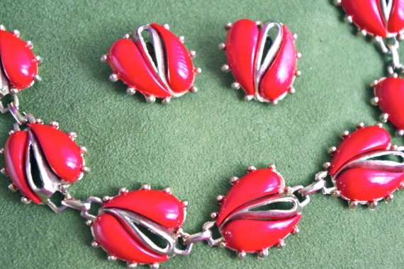 Vintage 1950's Cherry Red Rose Art Deco Thermoset… - image 2