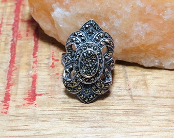 Bague Art Déco En Argent Sterling Avec Calcédoine Noire Et Marcassite - Gemondo - Taille Ajustable