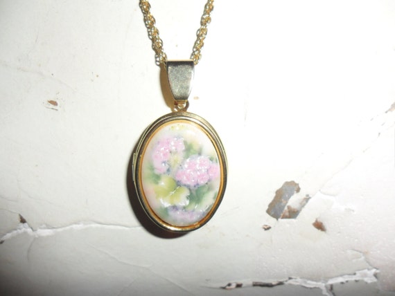 Authentic Vintage Cameo Gold LOCKET With Gold Cha… - image 2