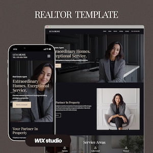 Puede incluir: Una plantilla de sitio web de agente inmobiliario que se muestra en un teléfono inteligente y una computadora portátil. El sitio web presenta un tema oscuro con una foto de una mujer con una blazer. El texto en la pantalla dice "Extraordinary Homes. Exceptional Service."