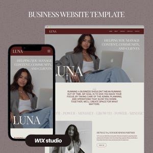 Op de afbeelding: Een business website template met de tekst "BUSINESS WEBSITE TEMPLATE" bovenaan. Het ontwerp toont een smartphone en een laptop met een website met de naam "LUNA". De website bevat de tekst "HELPING YOU MANAGE CONTENT, COMMUNITY, AND CLIENTS".