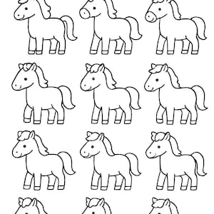 Puede incluir: Ilustraci&oacute;n en blanco y negro con el texto "SMALL HORSES" en la parte superior. Debajo, hay una cuadr&iacute;cula de doce caballos de dibujos animados. Cada caballo es un simple dibujo lineal con crin, cola y cuatro patas.