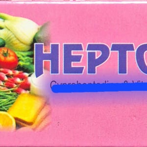 Può includere: Una scatola rosa di compresse HEPTOLIF, con una colorata illustrazione di frutta e verdura fresca. La scatola mostra il testo "HEPTOLIF" in blu. L'angolo in alto a destra indica "2 x 10 Compresse".