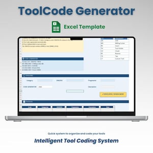 Può includere: Un laptop mostra un foglio di calcolo intitolato "ToolCode Generator" con un modello Excel. Lo schermo mostra campi dati per la codifica degli strumenti, tra cui categorie, DIM/ISO e descrizioni. Il testo "Intelligent Tool Coding System" è in basso.