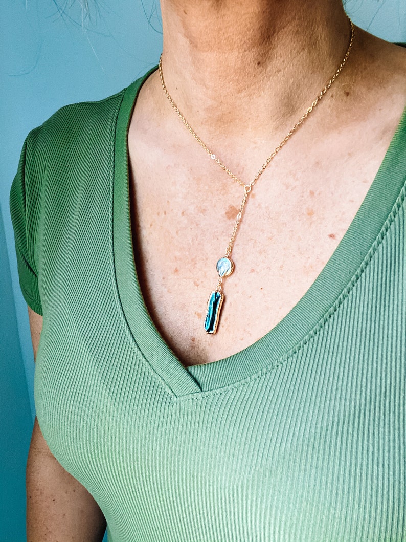 Delicate Lariat Iridescent Pearl Drop Necklace