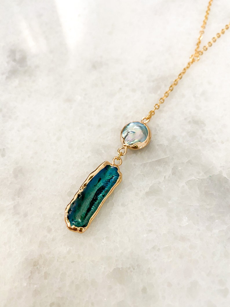 Delicate Lariat Iridescent Pearl Drop Necklace