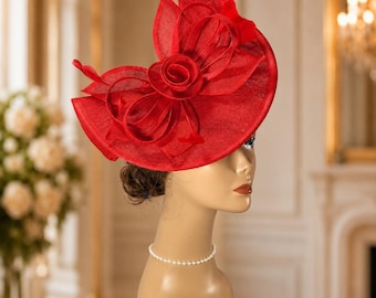 Fascinator in piuma di sinamay: ideale per matrimoni, tea party e derby.