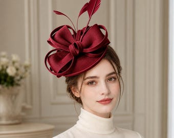 Tocado de plumas de sinamay para fiesta de té o boda en el Kentucky Derby.