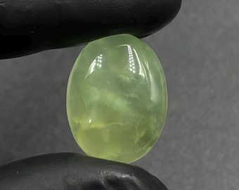 29,95 karat 100 % naturlig grön prehnit slät cabochon oval ädelsten 23 x 17,50 x 8 mm för smyckestillverkning