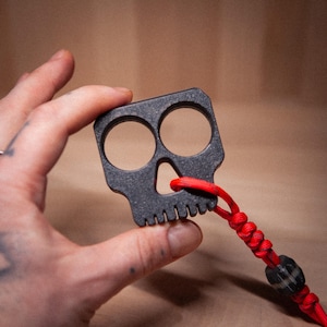 Black Skull EDC Tactile Fidget, Glow in the Dark Stress Relief Accessory with Paracord Bead