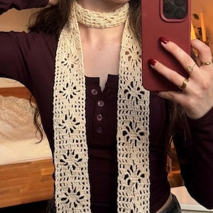 Patrón de bufanda de ganchillo / Bufanda fina de encaje de flores PDF y videotutorial