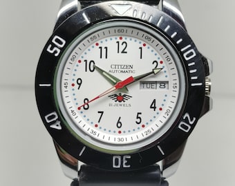 Vintage Citizen Automatic Diver Watch: White Dial, 21 Jewels, Rubber Strap