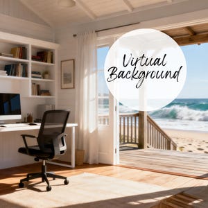 Op de afbeelding: Een lichte thuiskantoor met een witte bureau, zwarte stoel en ingebouwde boekenkasten. De open deur onthult een strandscène met oceaangolven en een blauwe lucht. De tekst "Virtual Background" is over het beeld gelegd.
