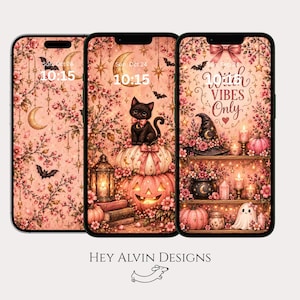Könnte beinhalten: Drei Smartphones mit digitalen Hintergrundbildern in Rosa- und Goldtönen. Die Bildschirme zeigen Illustrationen von schwarzen Katzen, Kürbissen, Fledermäusen, Monden, Sternen und einem Hexenhut sowie den Text "Witch VIBES Only" auf dem rechten Display.