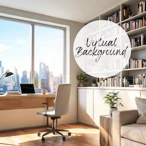 Peut inclure: Un arrière-plan virtuel représentant un bureau à domicile avec un bureau en bois, une chaise de bureau grise et une grande fenêtre donnant sur une ligne d'horizon urbaine. Une haute bibliothèque blanche remplie de livres et un canapé avec un coussin gris.