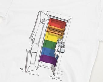 Camiseta para salir del armario | Camiseta del orgullo LGBTQ+ con diseño de armario arcoíris | Camiseta queer unisex | Idea de regalo para el orgullo y los aliados