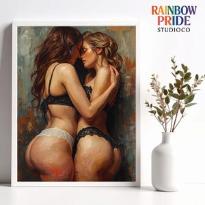 Zwei Frauen in schwarzer und weißer Lingerie umarmen sich eng und berühren Stirn an Stirn. Warme Hauttöne, sichtbare Impasto-Textur und weiche Lichtführung erzeugen eine sinnliche, intime Atmosphäre. Das Artwork zeigt femininen Körperkontakt, Nähe und Leidenschaft – ideal als queere Wandkunst für Schlafzimmer oder moderne, ästhetische Interiors.