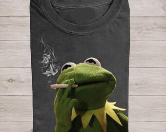 Camiseta divertida de Kermit la Rana fumando, colores cómodos, camiseta gráfica de la rana de los Muppets, camiseta de Walt Disney World