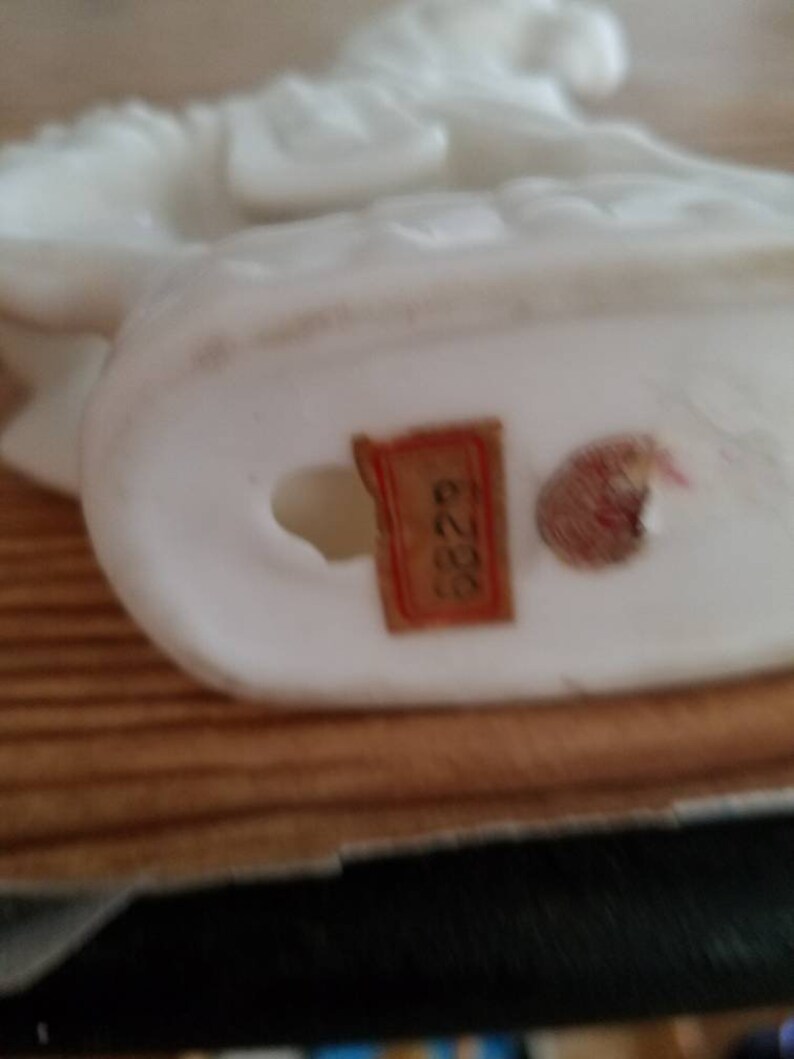 Porcelain white horse 62318