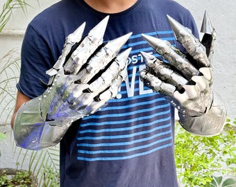 Nazgul-Inspired Etched Gauntlet Gloves | Medieval Cosplay Armor | Gothic Fantasy Costume | Perfect Halloween & LARP Gift