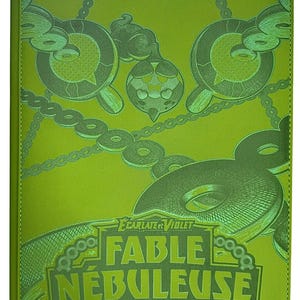 Peut inclure: Un étui rectangulaire vert avec un motif répété de chaînes stylisées et de motifs circulaires. L'étui présente le texte "Scarlet & Violet Fable Nebuleuse" dans une police décorative, avec une bordure texturée et cousue.