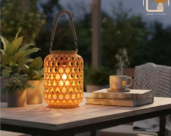 Lanterne solaire en rotin et bambou | Lampe solaire suspendue d'extérieur IP65 | Décoration de jardin à DEL blanc chaud | Lampe de jardin et véranda écologiques faites main