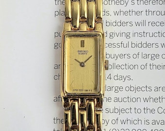 Vintage Seiko Quartz Japan 2E20 Base Metal St. Steel Back 2E20